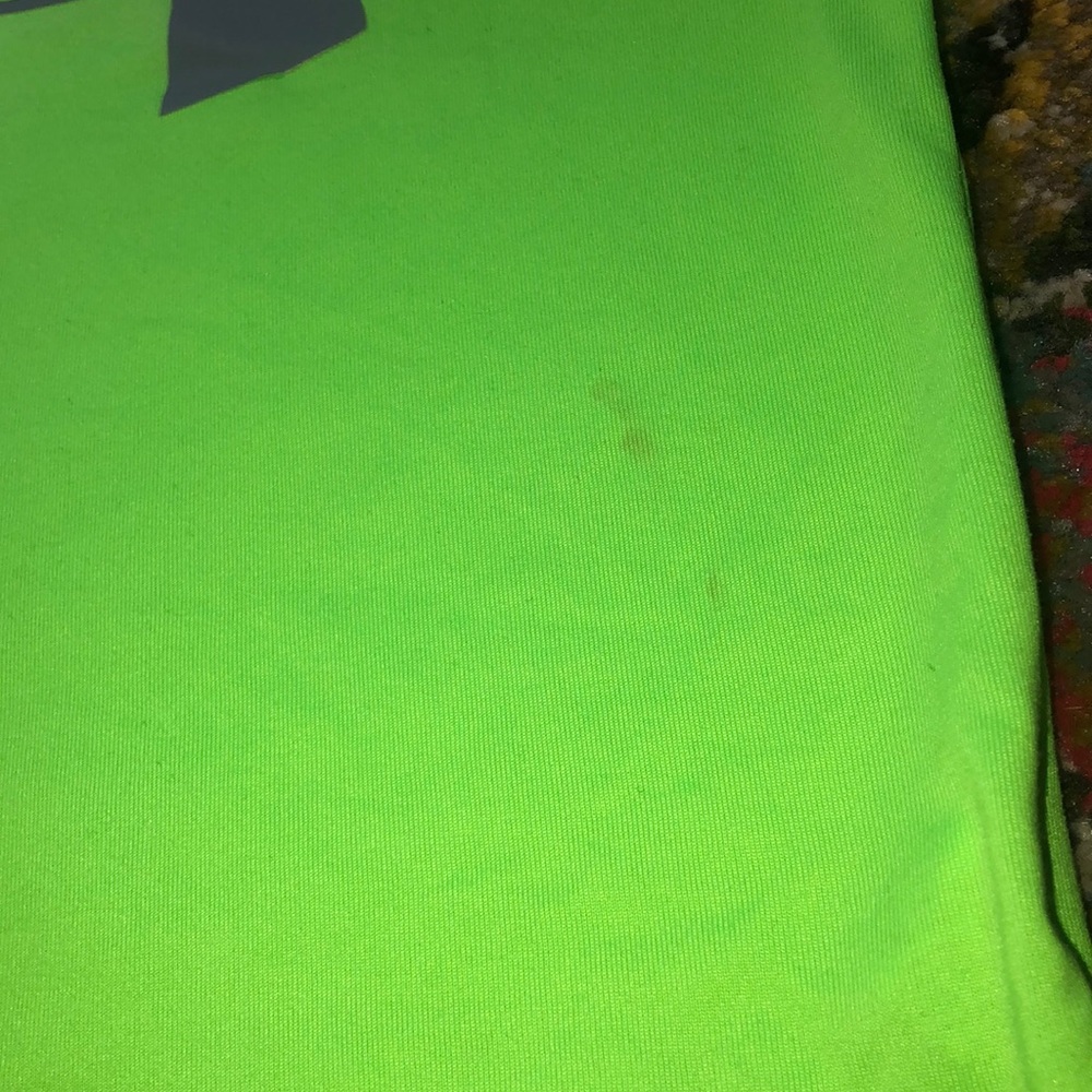 Under Armour tee - Picture 3 of 5